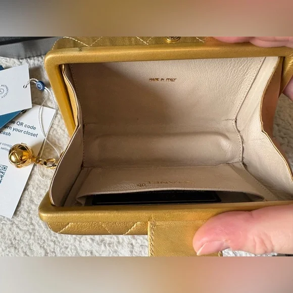🔥100% Authentic Chanel Classic Clutch with Tassel Quilted Gold Lambskin Leather🔥 - Picture 14 of 15